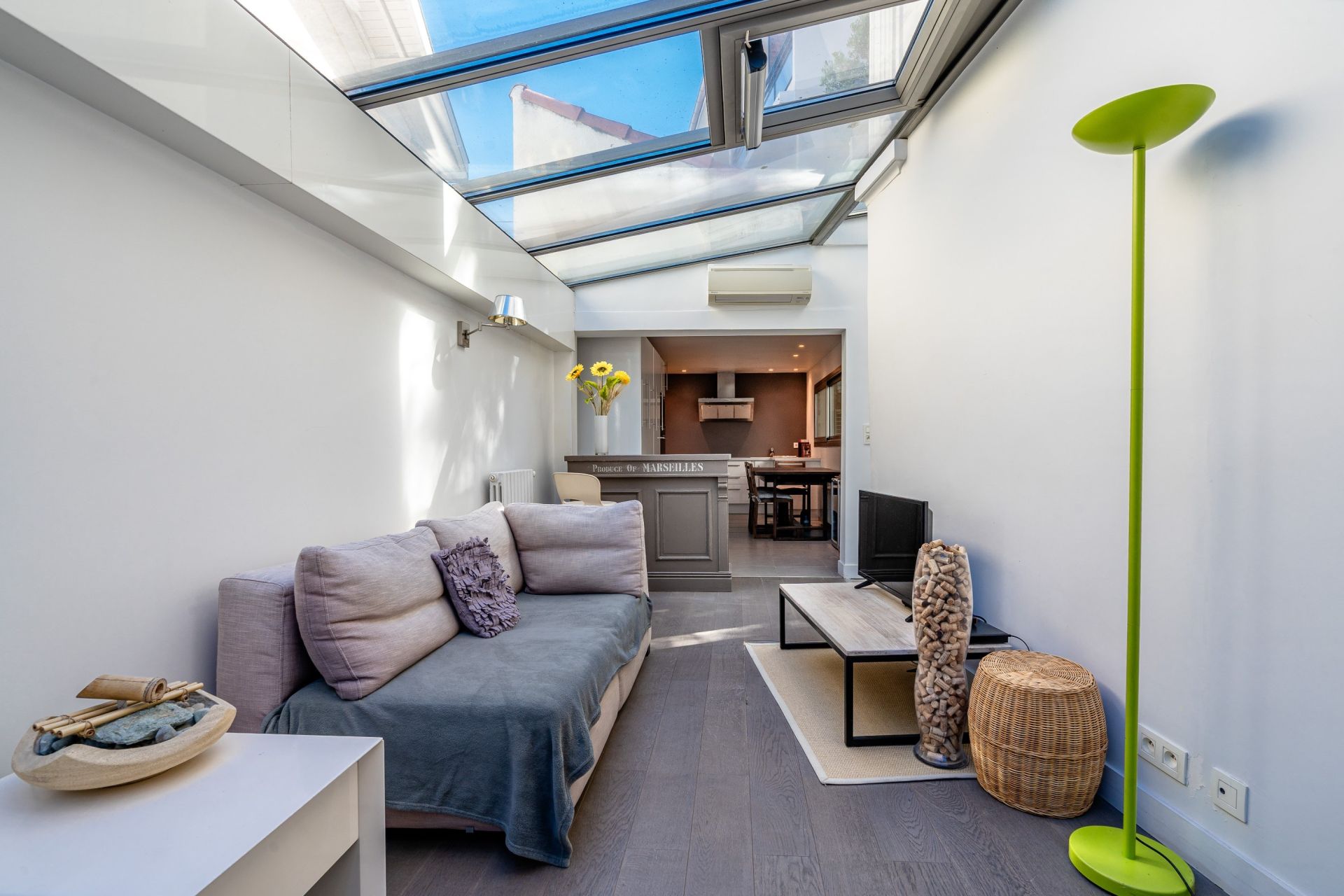 luxury house 9 Rooms for sale on MARSEILLE (13008)