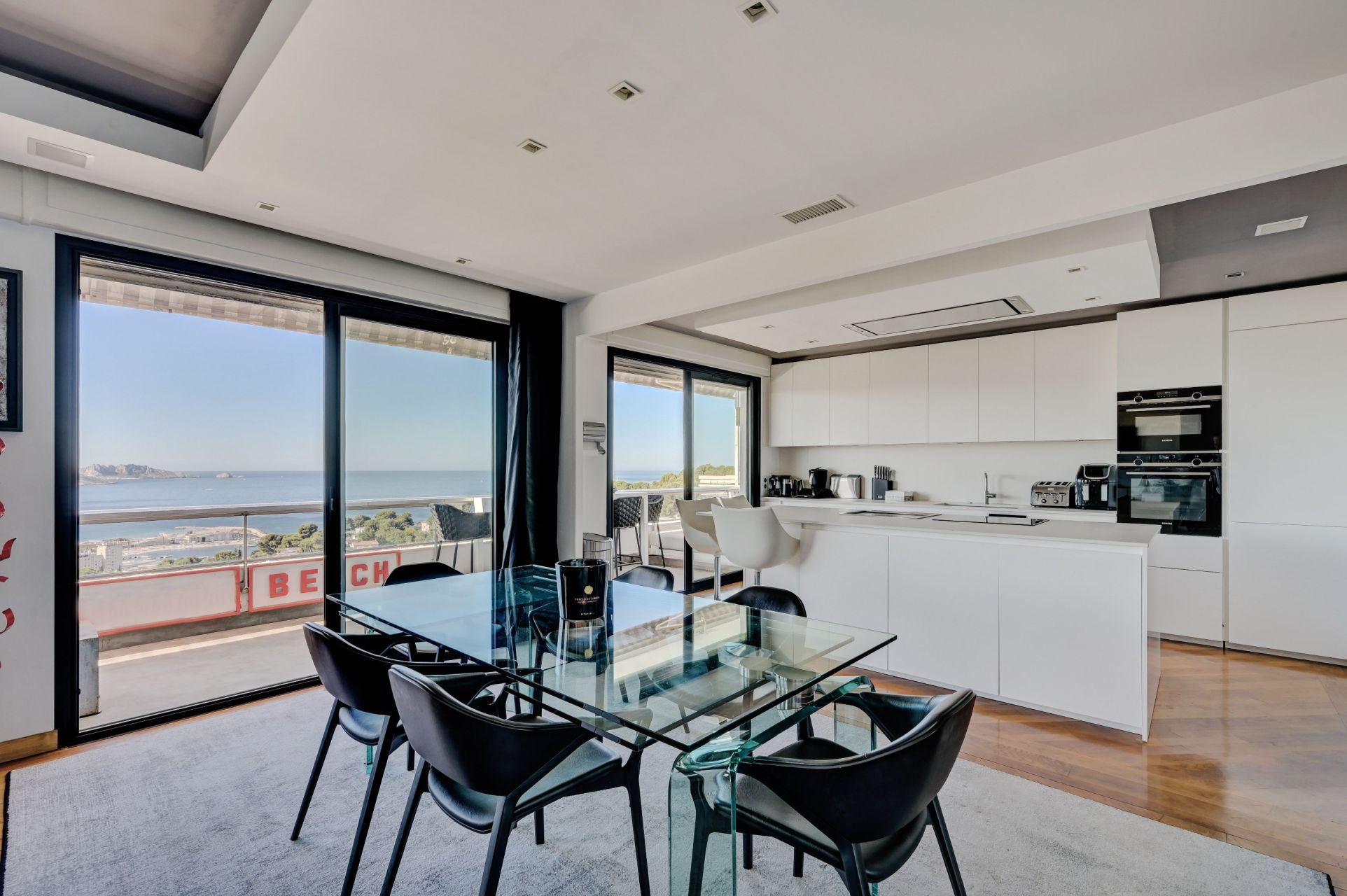 luxury apartment 6 Rooms for sale on MARSEILLE (13008)
