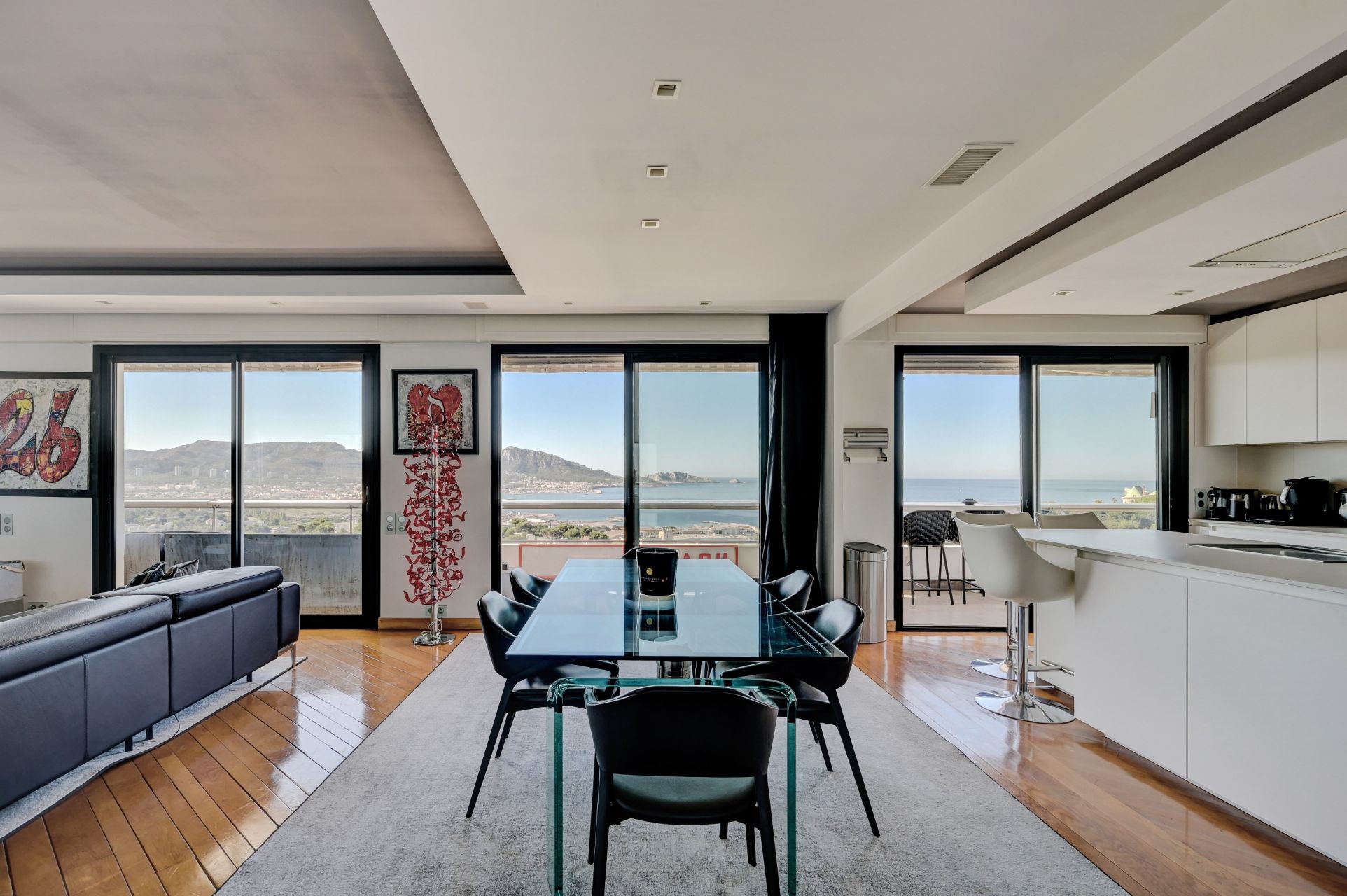 luxury apartment 6 Rooms for sale on MARSEILLE (13008)