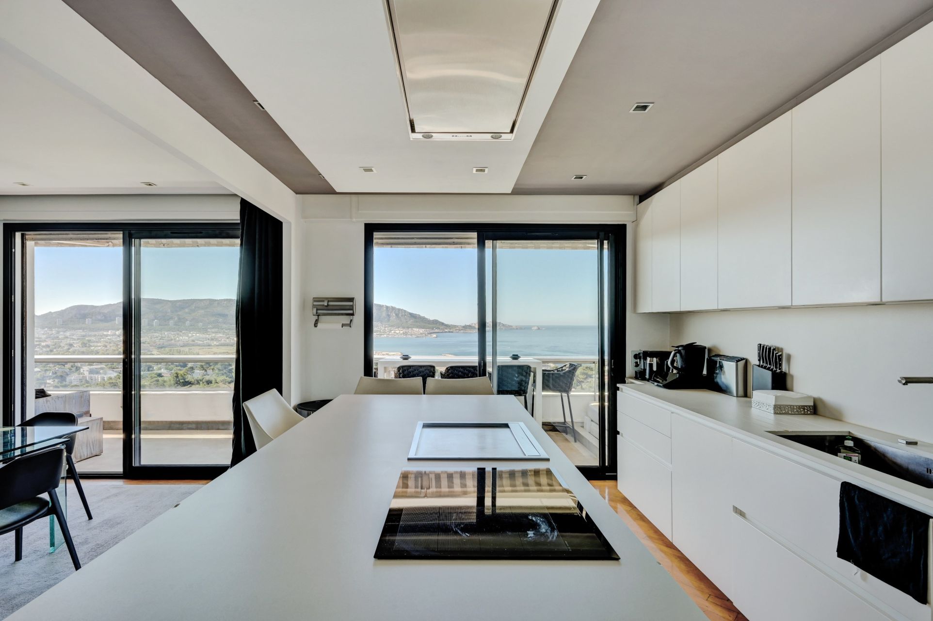 luxury apartment 6 Rooms for sale on MARSEILLE (13008)