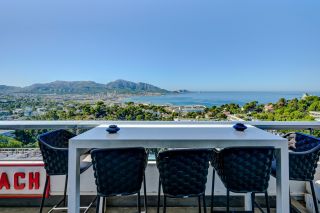 luxury apartment 6 Rooms for sale on MARSEILLE (13008)