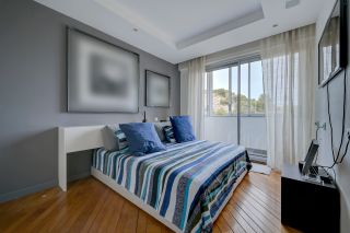 luxury apartment 6 Rooms for sale on MARSEILLE (13008)