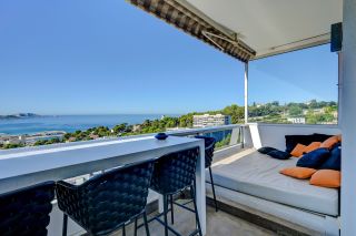 luxury apartment 6 Rooms for sale on MARSEILLE (13008)