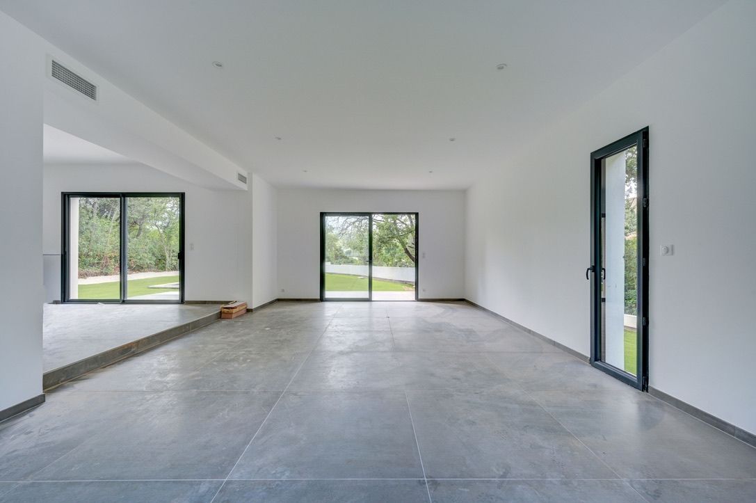 contemporary house 5 Rooms for rent on ROQUEVAIRE (13360)