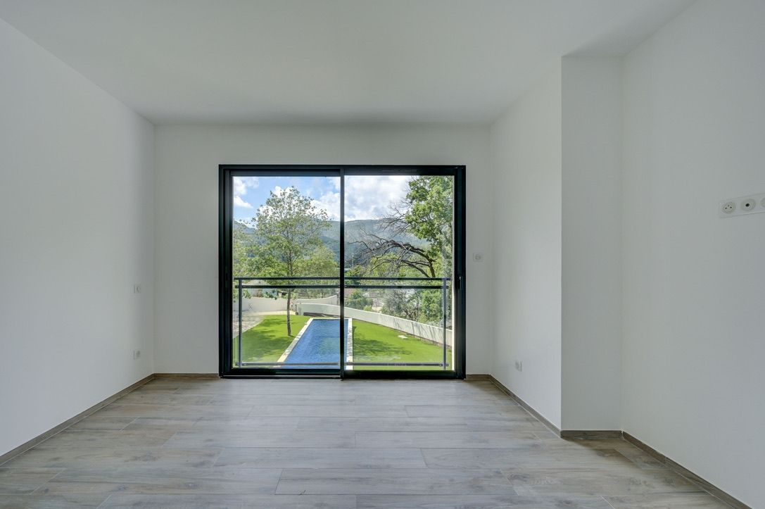 contemporary house 5 Rooms for rent on ROQUEVAIRE (13360)