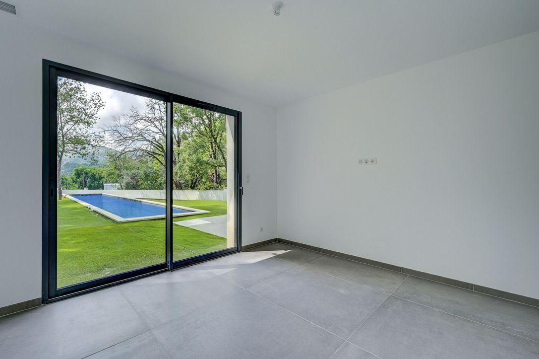 contemporary house 5 Rooms for rent on ROQUEVAIRE (13360)