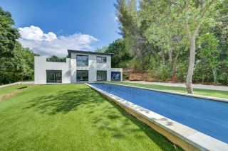 contemporary house 5 Rooms for rent on ROQUEVAIRE (13360)