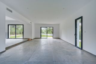 contemporary house 5 Rooms for rent on ROQUEVAIRE (13360)