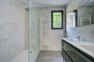 contemporary house 5 Rooms for rent on ROQUEVAIRE (13360)