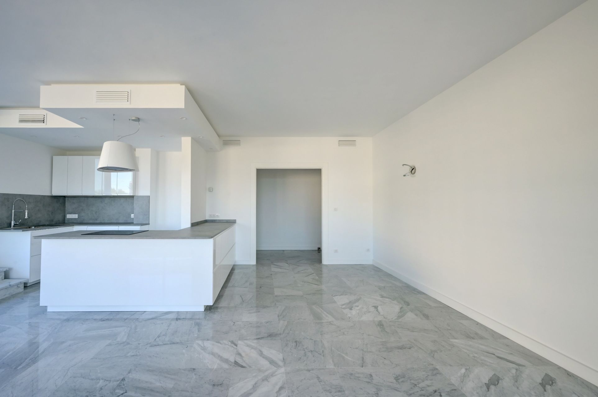 luxury apartment 3 Rooms for rent on MARSEILLE (13008)