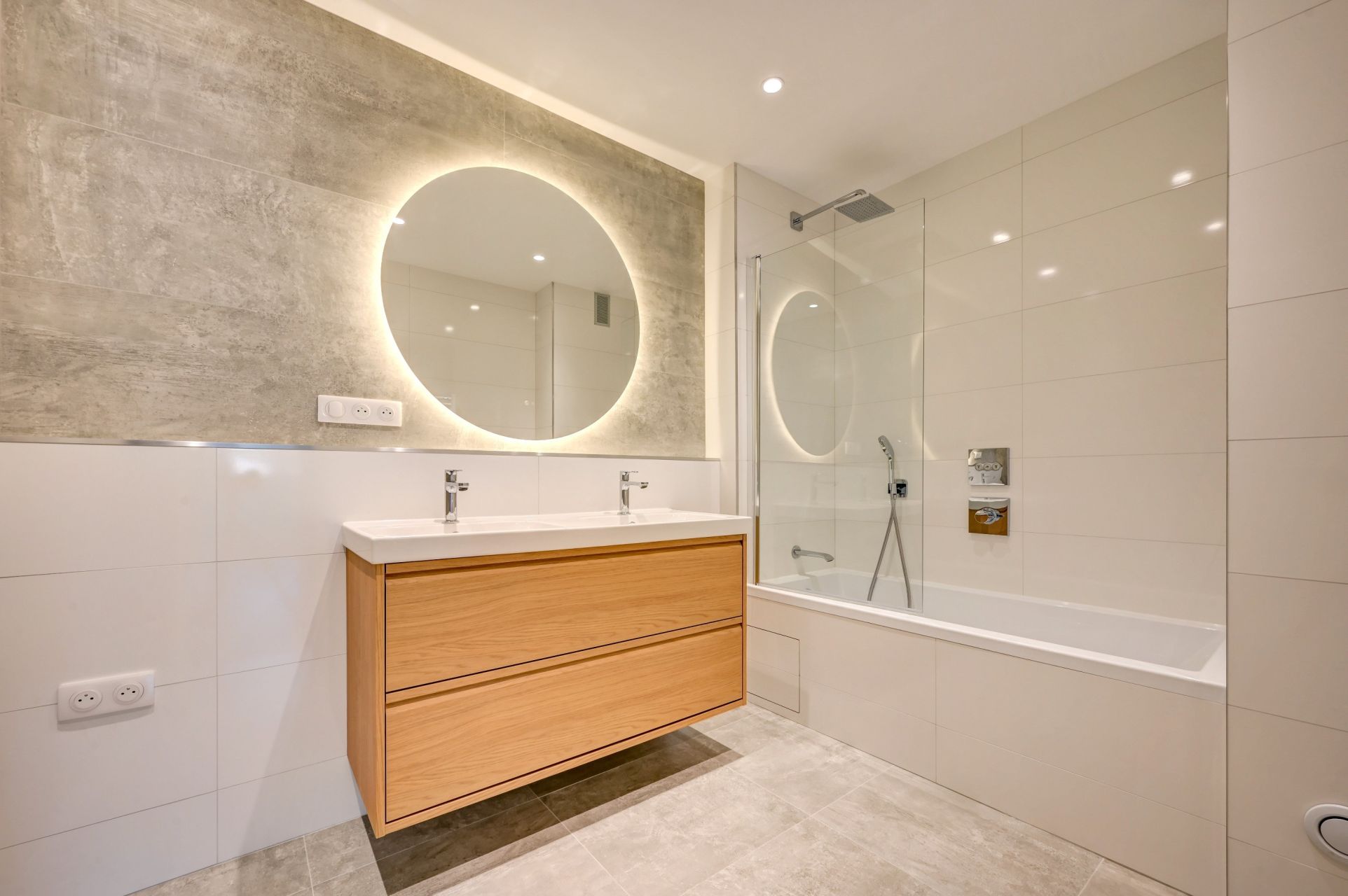 luxury apartment 3 Rooms for rent on MARSEILLE (13008)