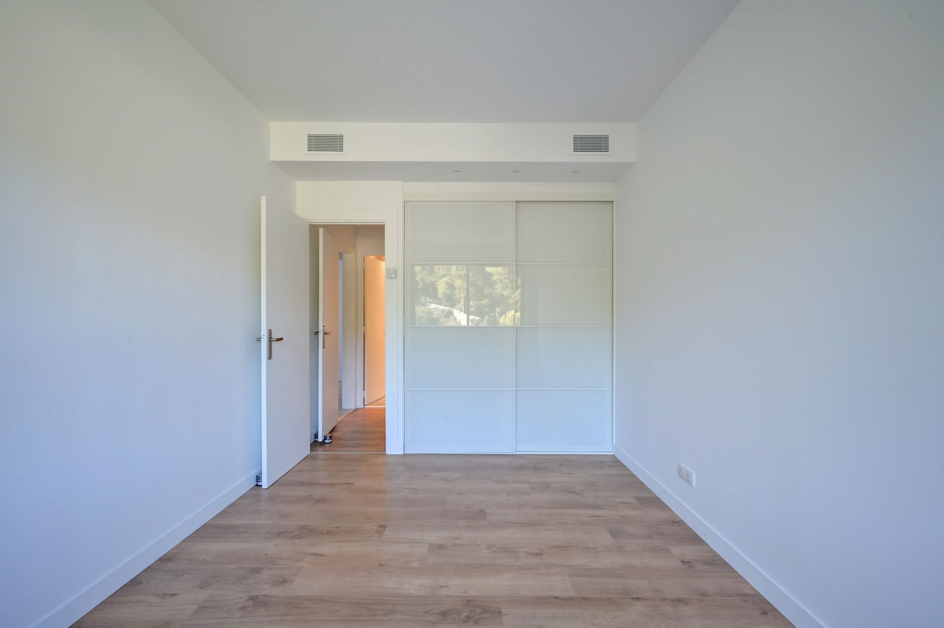 luxury apartment 3 Rooms for rent on MARSEILLE (13008)