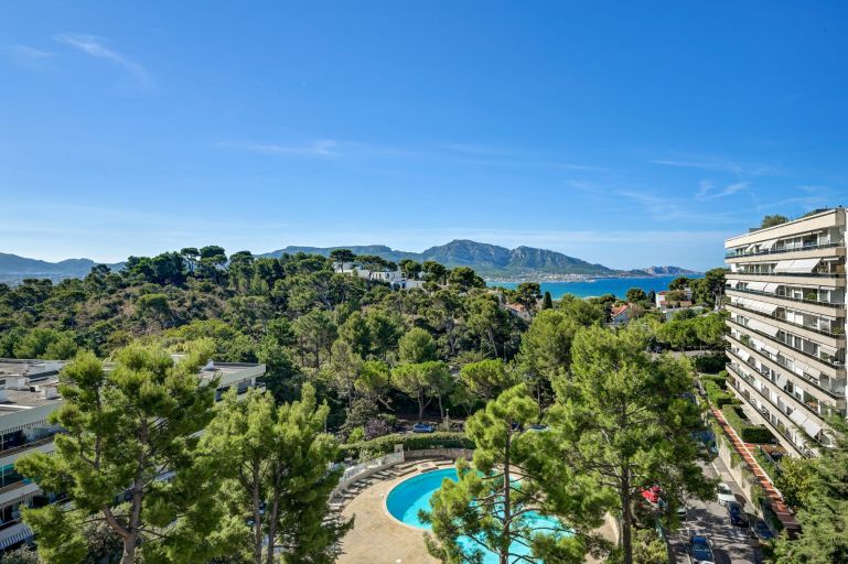 luxury apartment 3 Rooms for rent on MARSEILLE (13008)