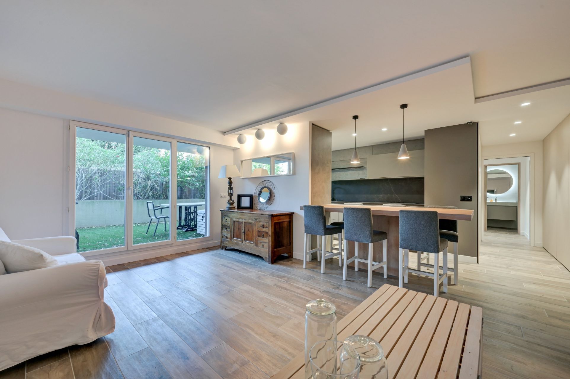 luxury apartment 3 Rooms for rent on MARSEILLE (13009)