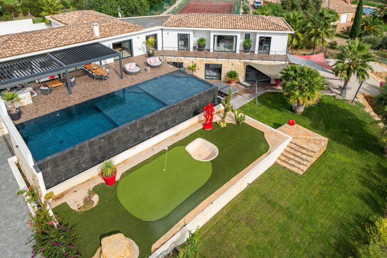 maison de luxe 13 Pièces en vente sur LA CADIERE D AZUR (83740)