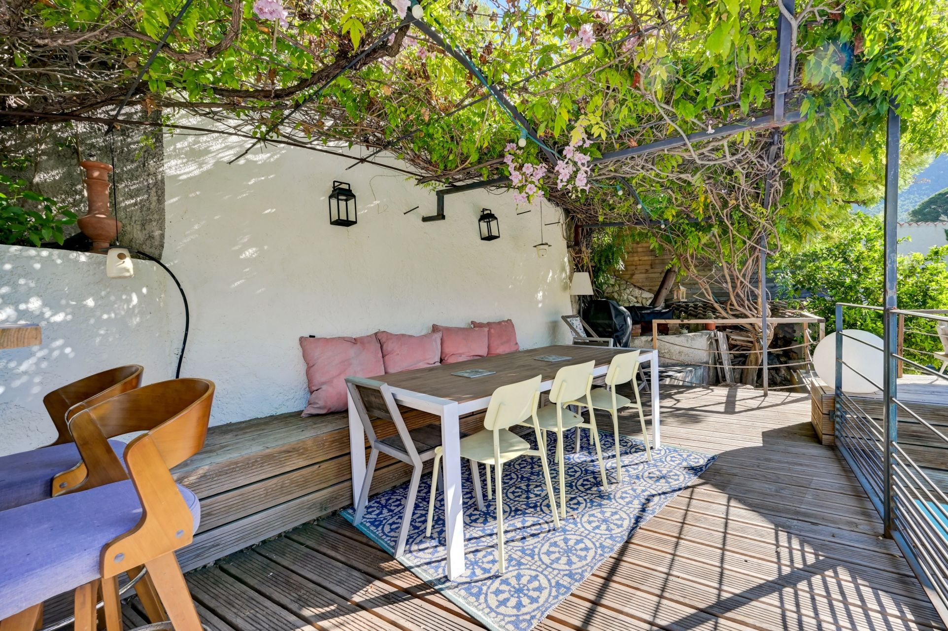 luxury house 7 Rooms for sale on CASSIS (13260)