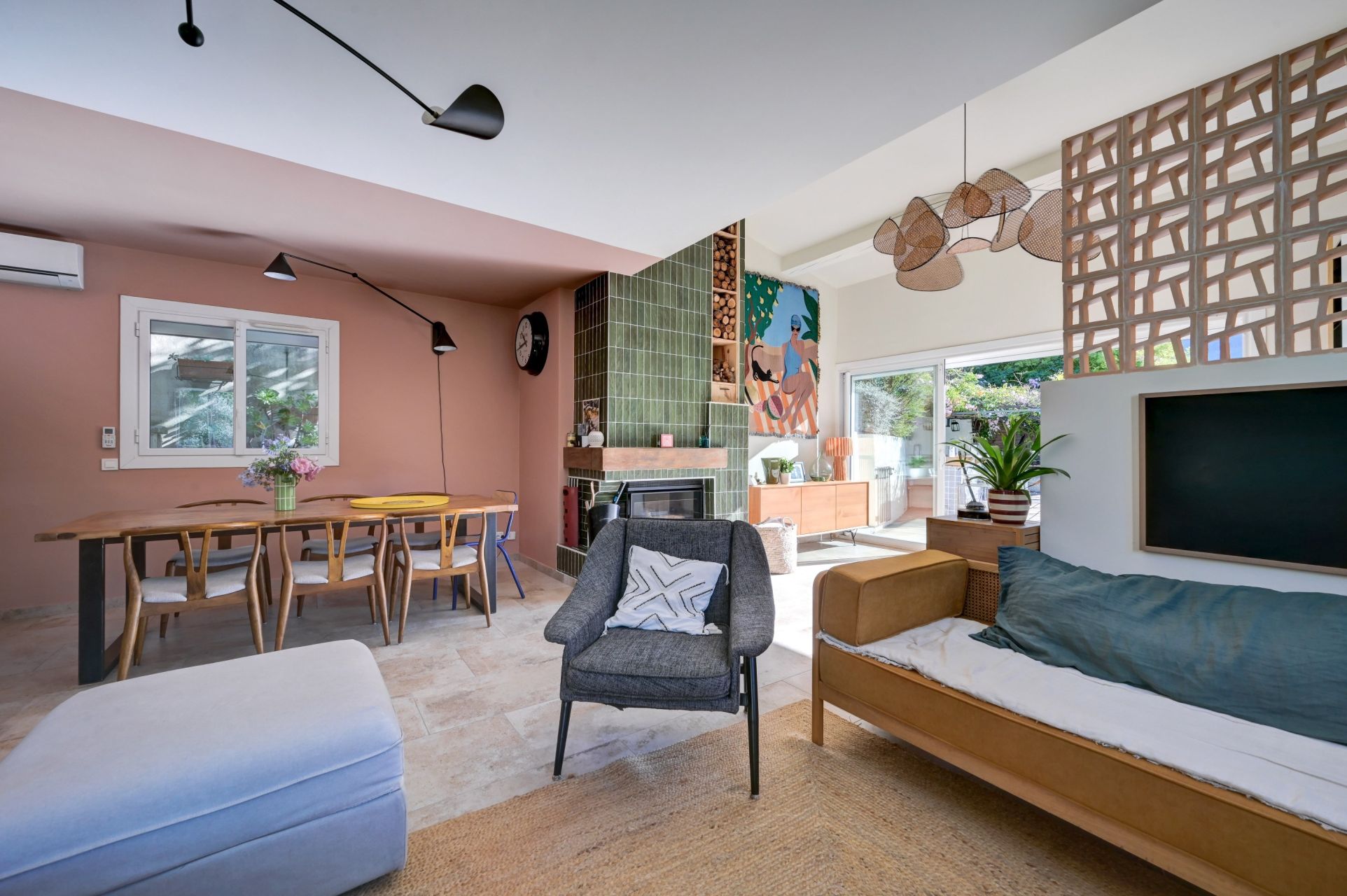 luxury house 7 Rooms for sale on CASSIS (13260)