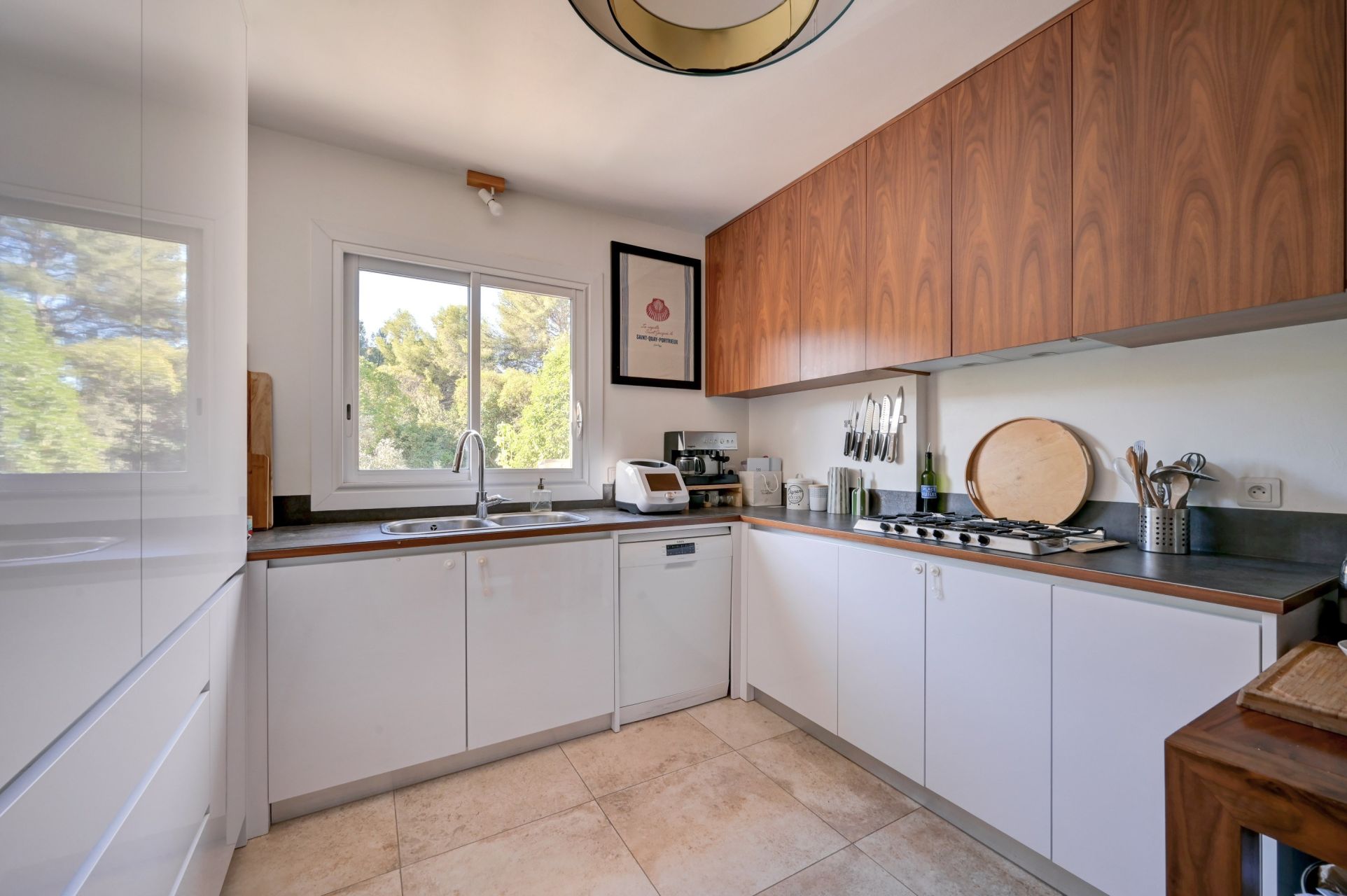 luxury house 7 Rooms for sale on CASSIS (13260)