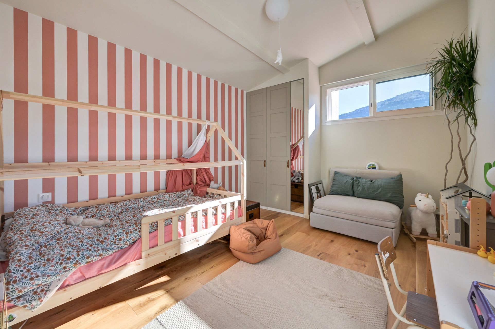 luxury house 7 Rooms for sale on CASSIS (13260)