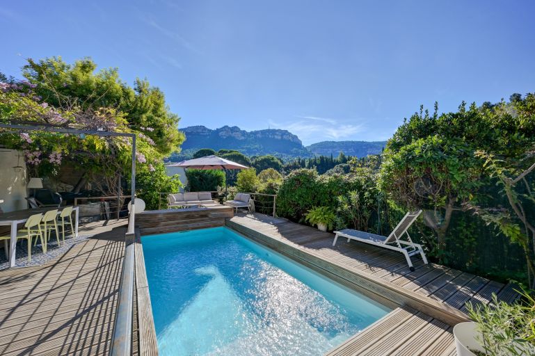 luxury house 7 Rooms for sale on CASSIS (13260)