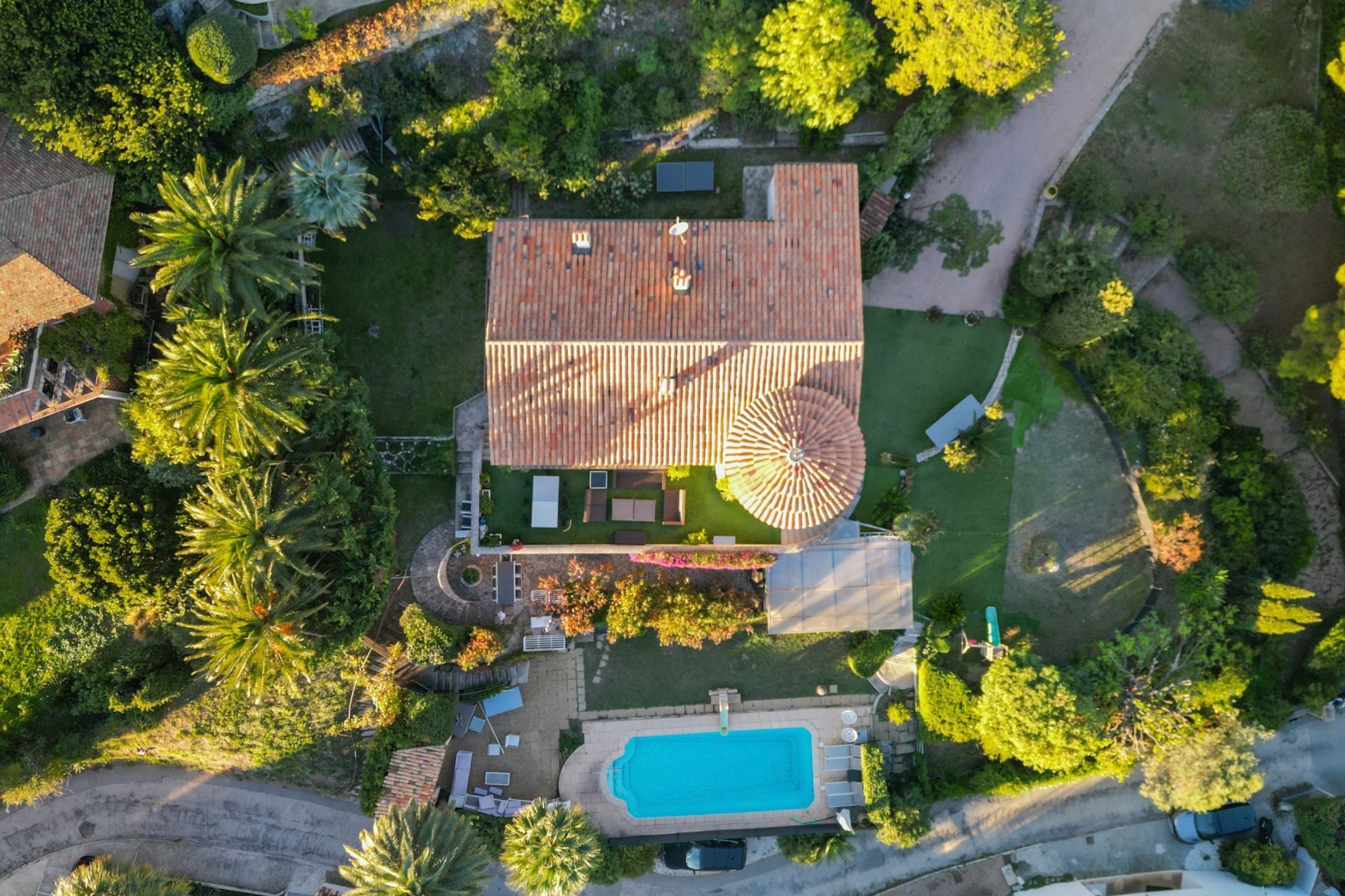 mansion 9 Rooms for sale on MARSEILLE (13007)