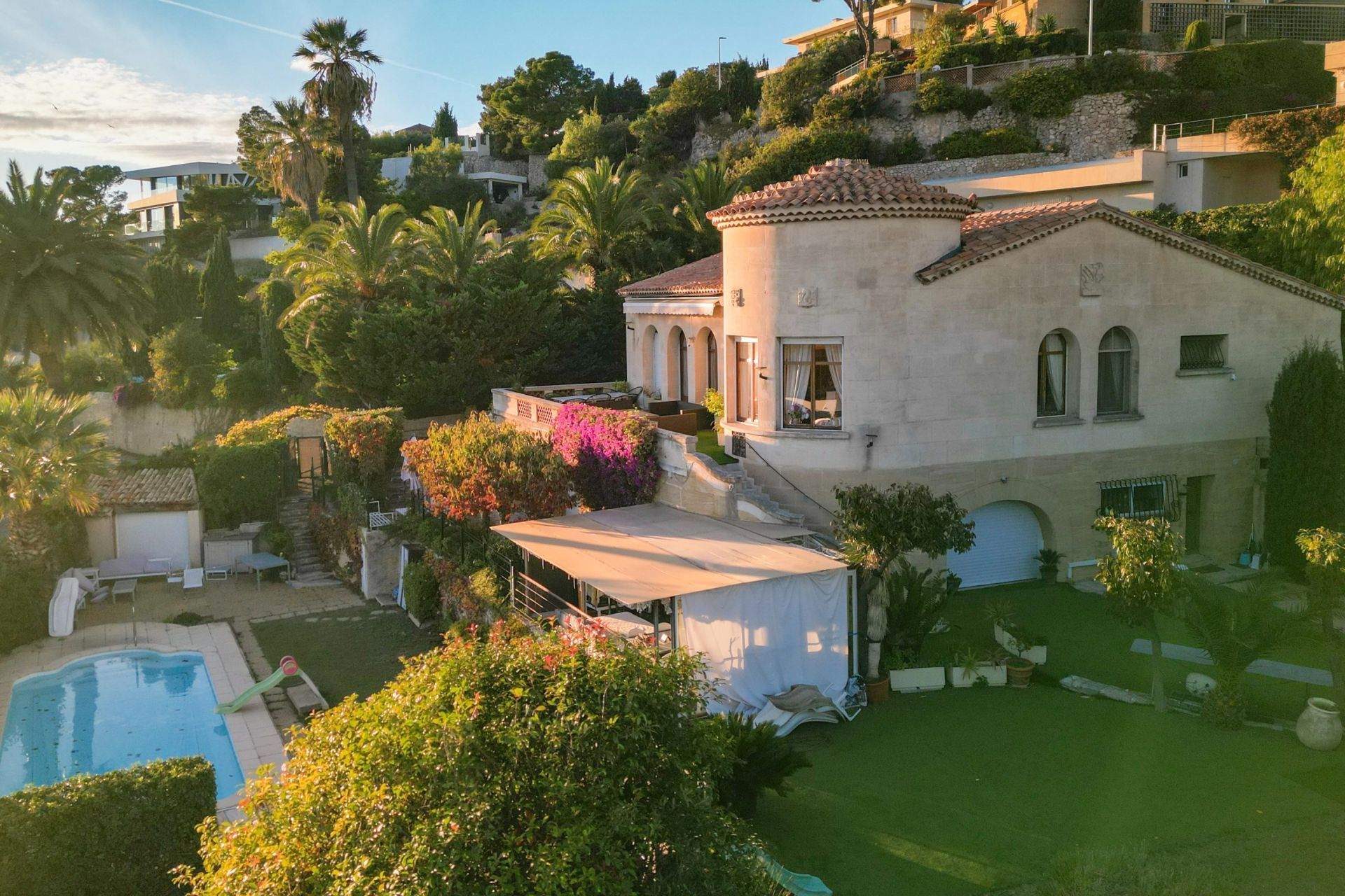 mansion 9 Rooms for sale on MARSEILLE (13007)