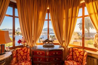 mansion 9 Rooms for sale on MARSEILLE (13007)