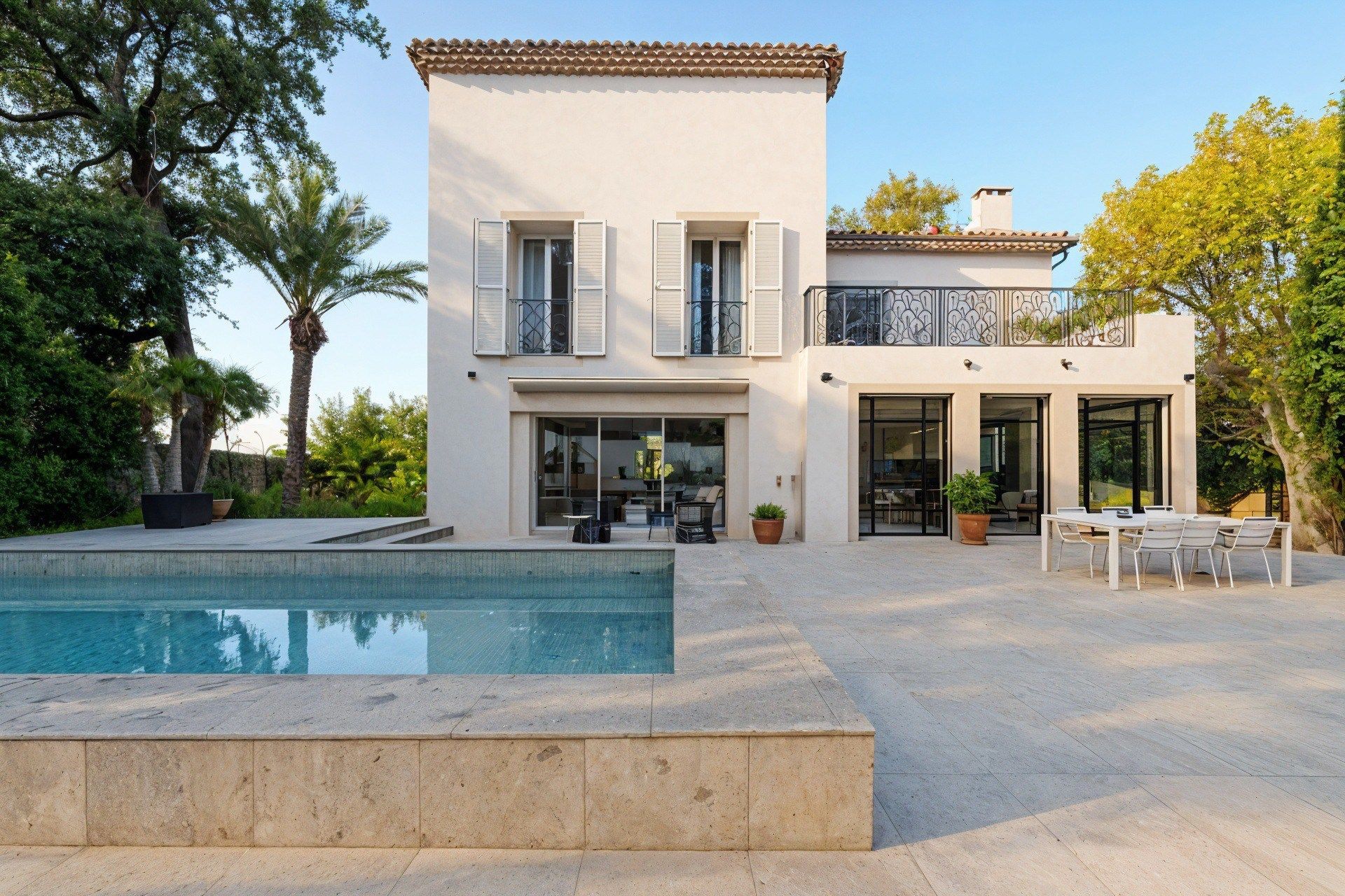 luxury house 6 Rooms for sale on MARSEILLE (13008)