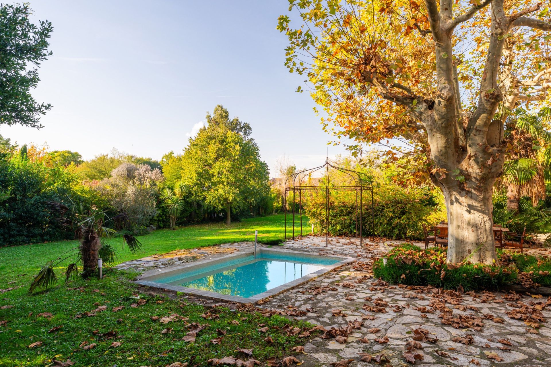 luxury house 7 Rooms for sale on MARSEILLE (13009)