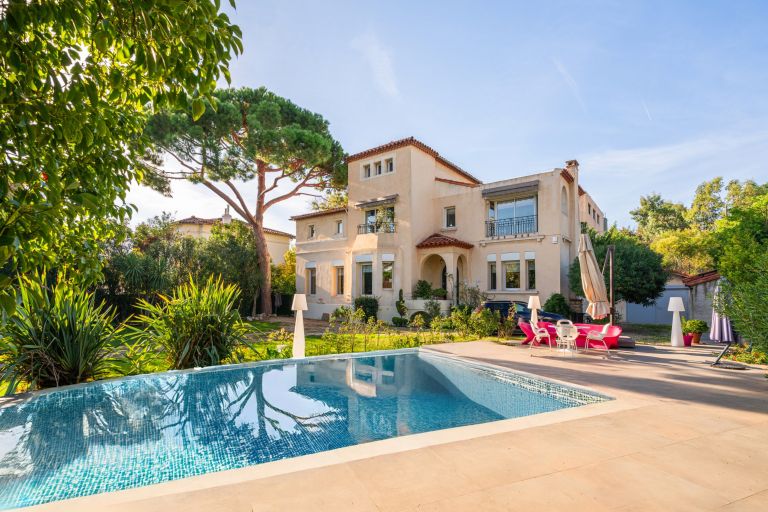 maison de maître 7 Pièces en vente sur MARSEILLE (13008)