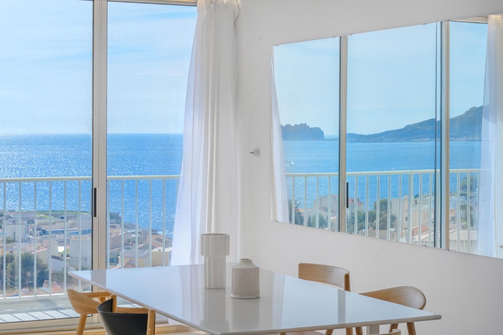 luxury apartment 4 Rooms for sale on MARSEILLE (13007)