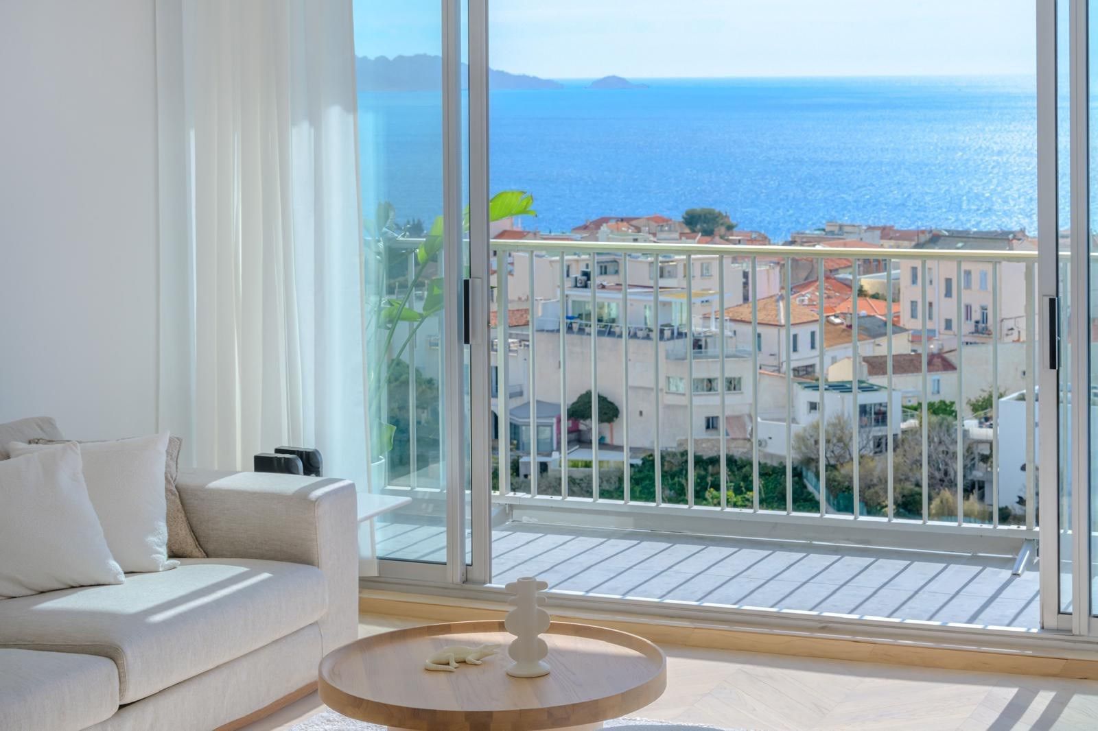 luxury apartment 4 Rooms for sale on MARSEILLE (13007)