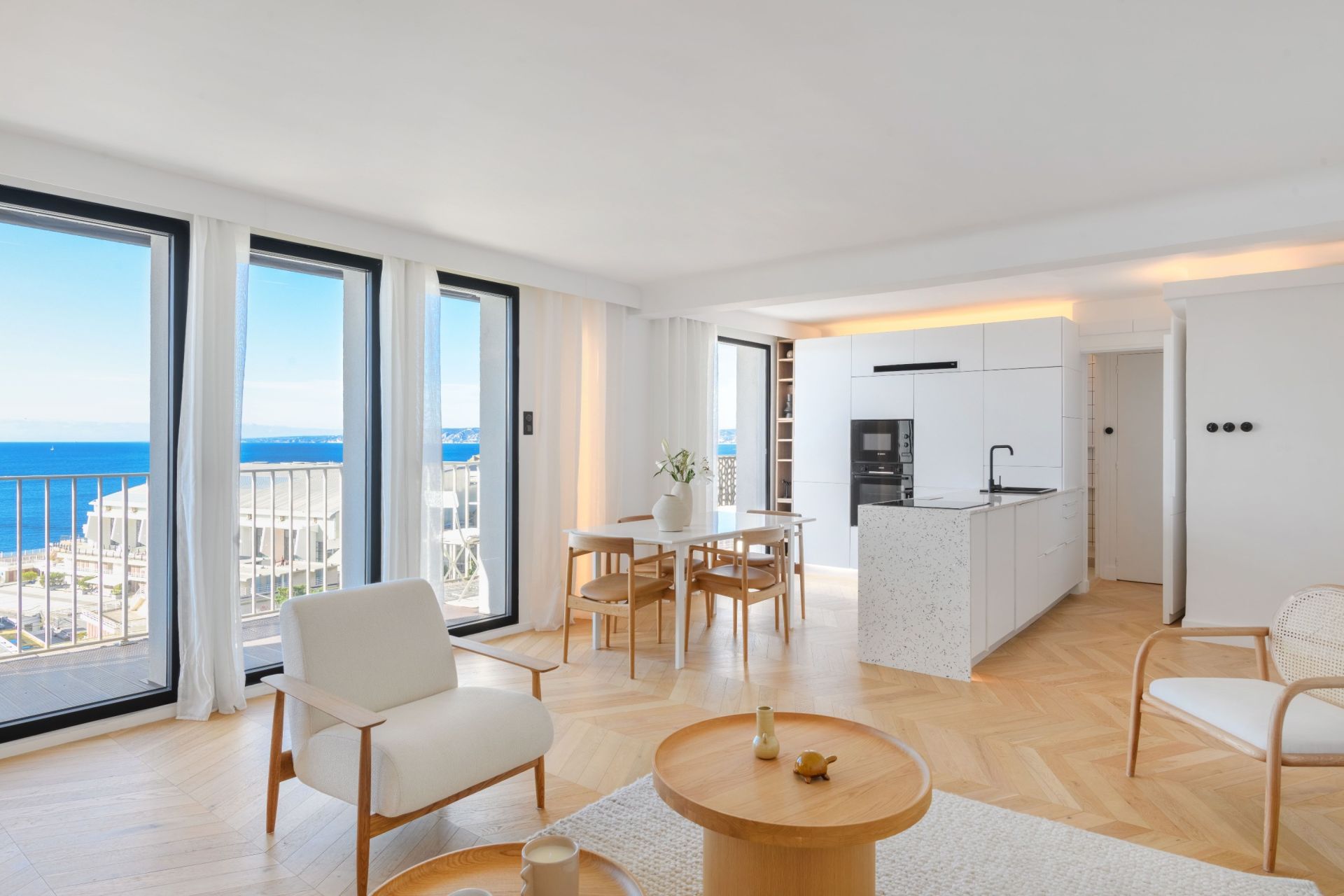 luxury apartment 3 Rooms for sale on MARSEILLE (13007)