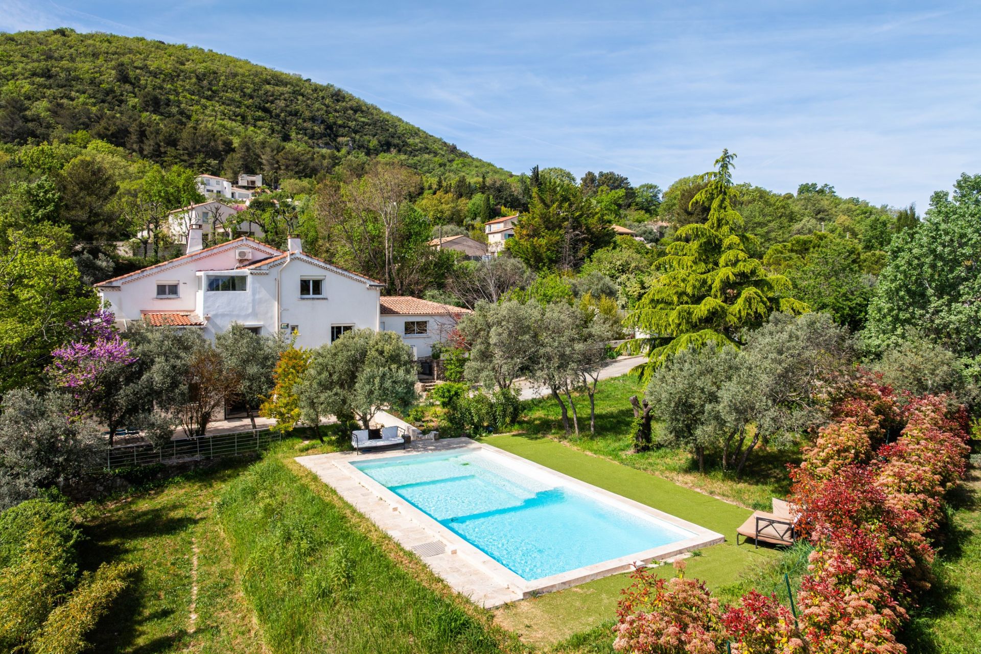 maison traditionnelle 8 Pièces en vente sur MIMET (13105)