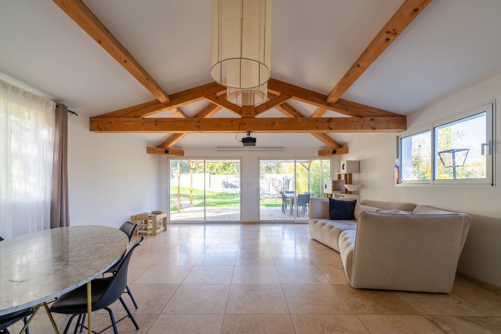 maison traditionnelle 8 Pièces en vente sur MIMET (13105)