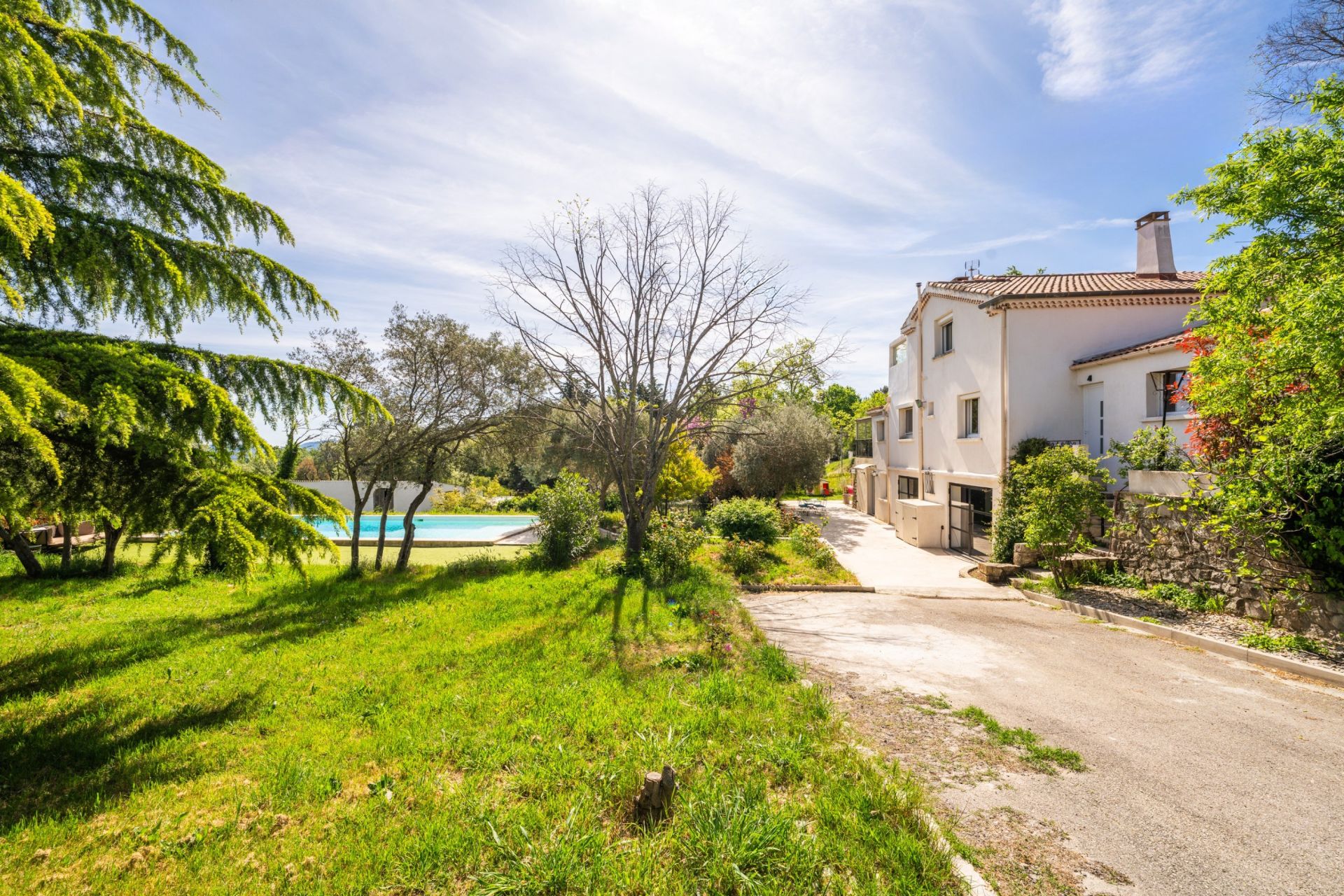 maison traditionnelle 8 Pièces en vente sur MIMET (13105)