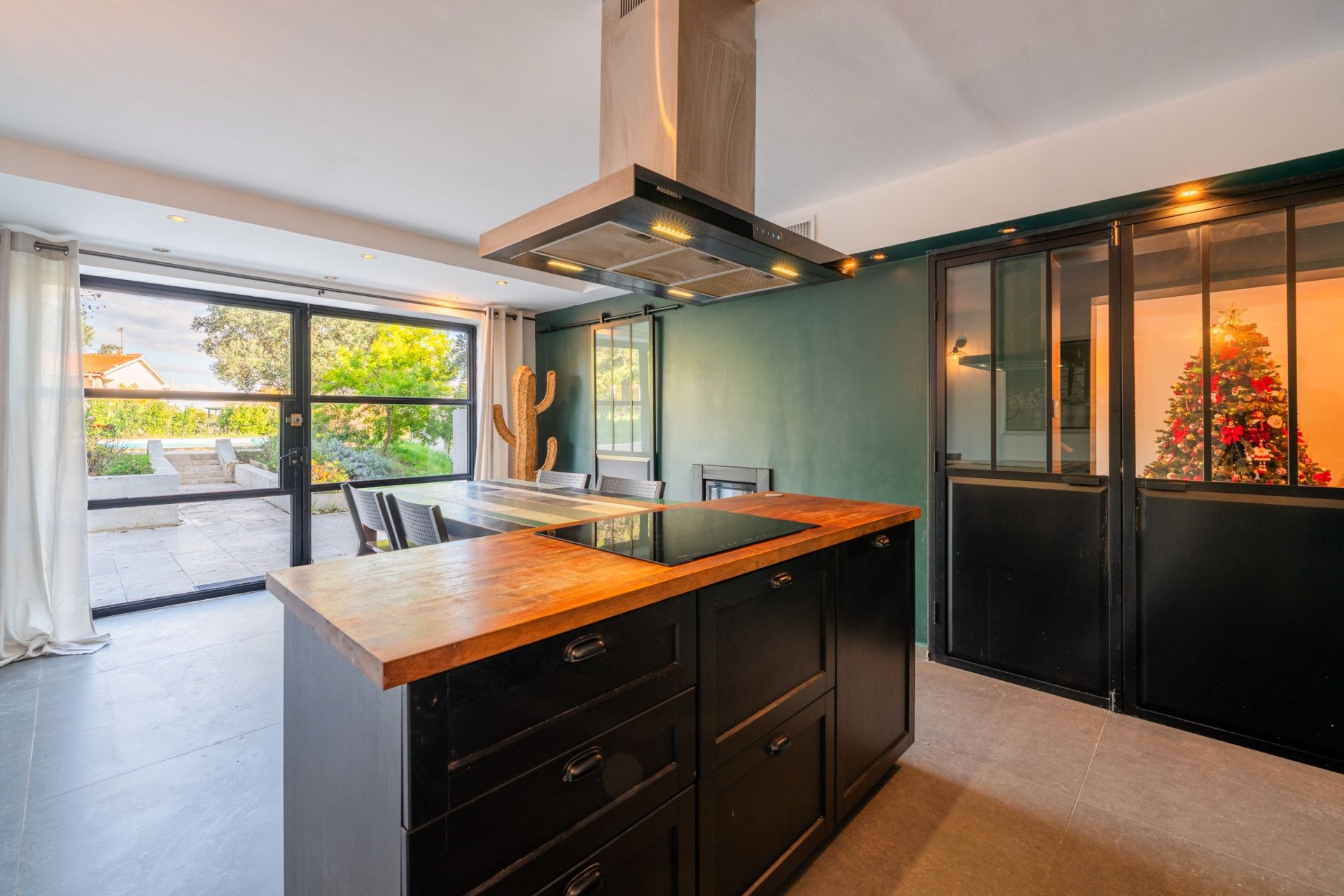 maison traditionnelle 8 Pièces en vente sur MIMET (13105)