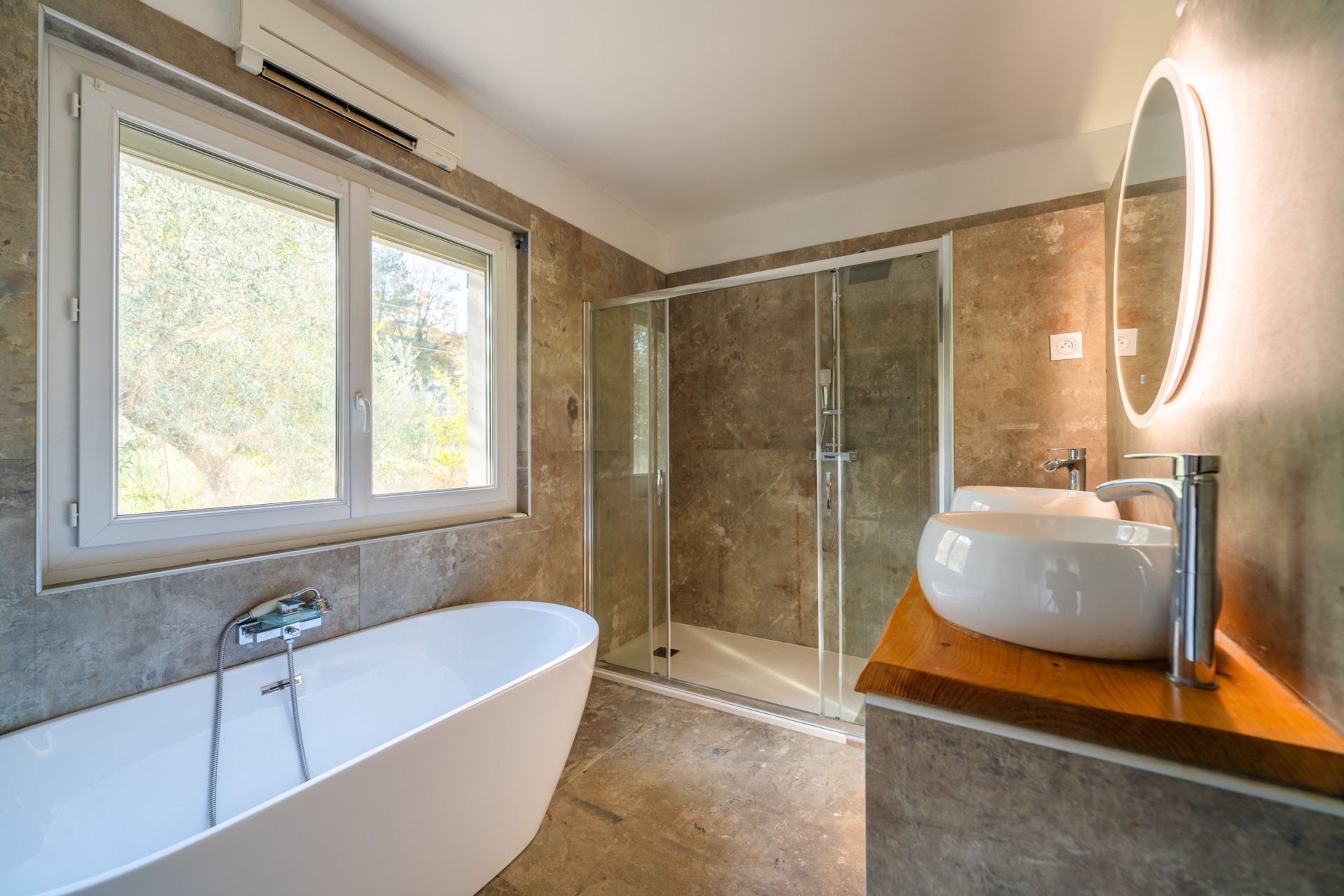 maison traditionnelle 8 Pièces en vente sur MIMET (13105)