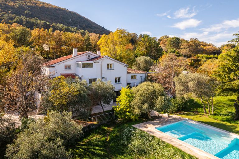 maison traditionnelle 8 Pièces en vente sur MIMET (13105)