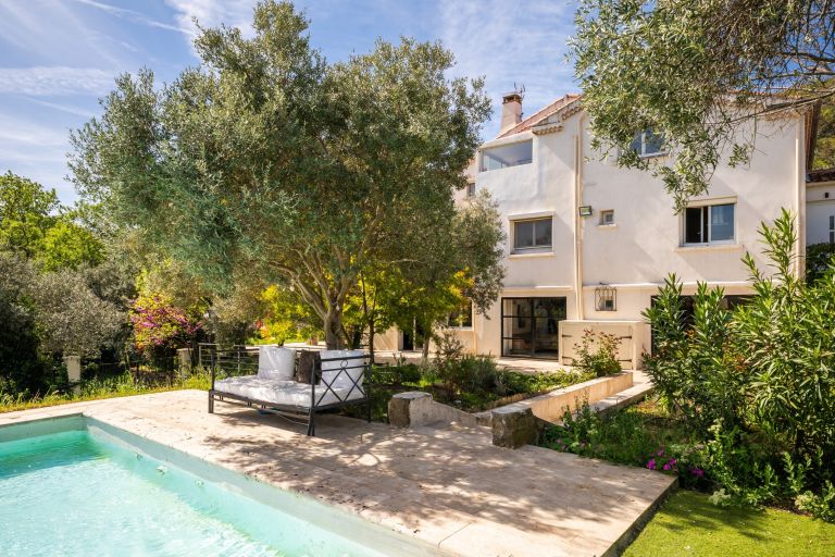 maison traditionnelle 8 Pièces en vente sur MIMET (13105)