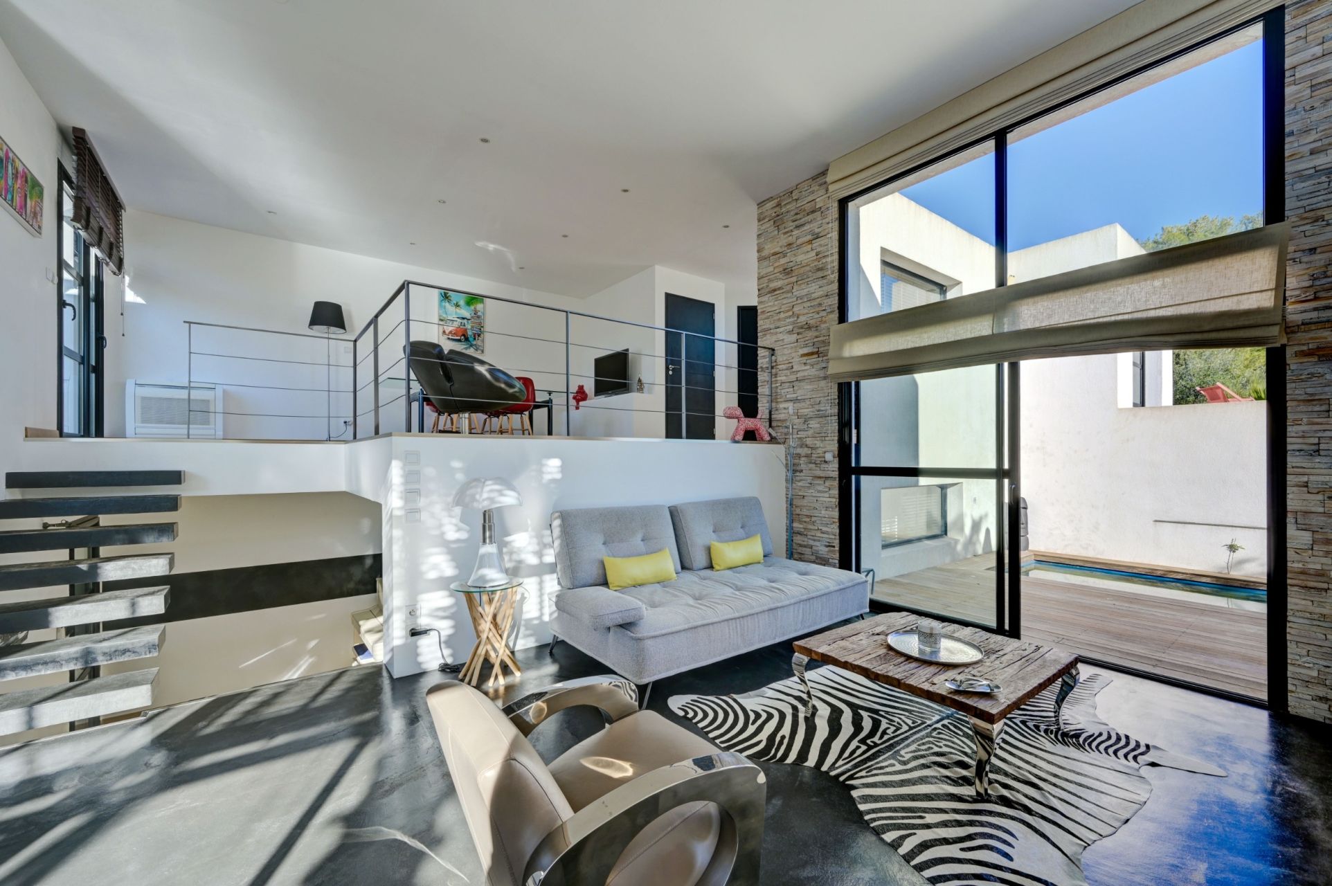 contemporary house 5 Rooms for sale on LA CIOTAT (13600)