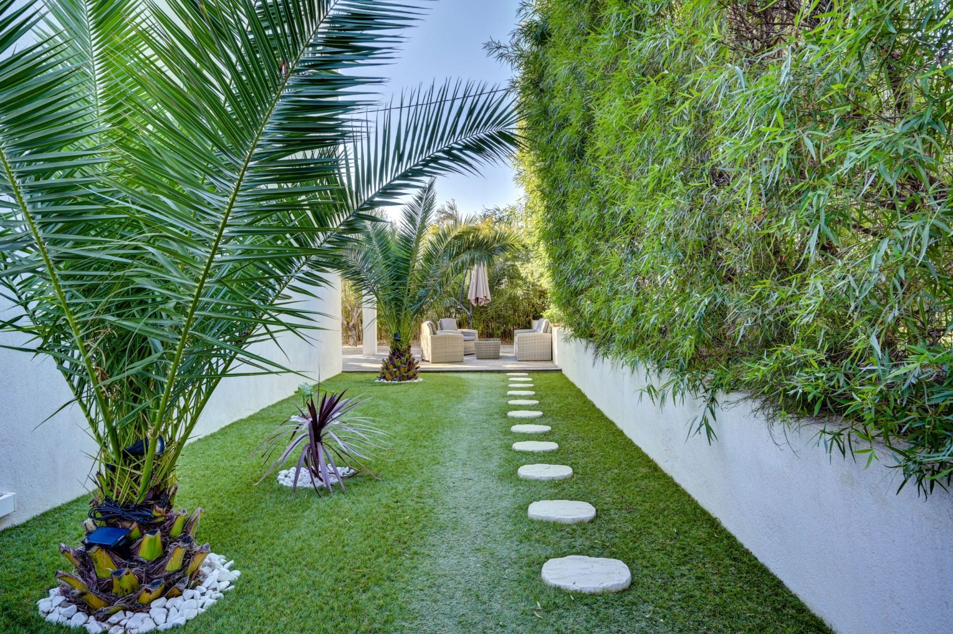 contemporary house 5 Rooms for sale on LA CIOTAT (13600)