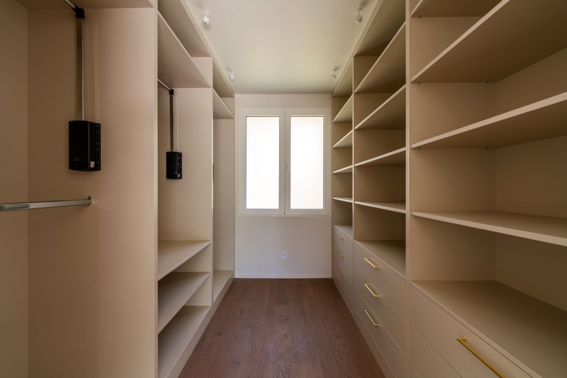 luxury house 6 Rooms for sale on CASSIS (13260)