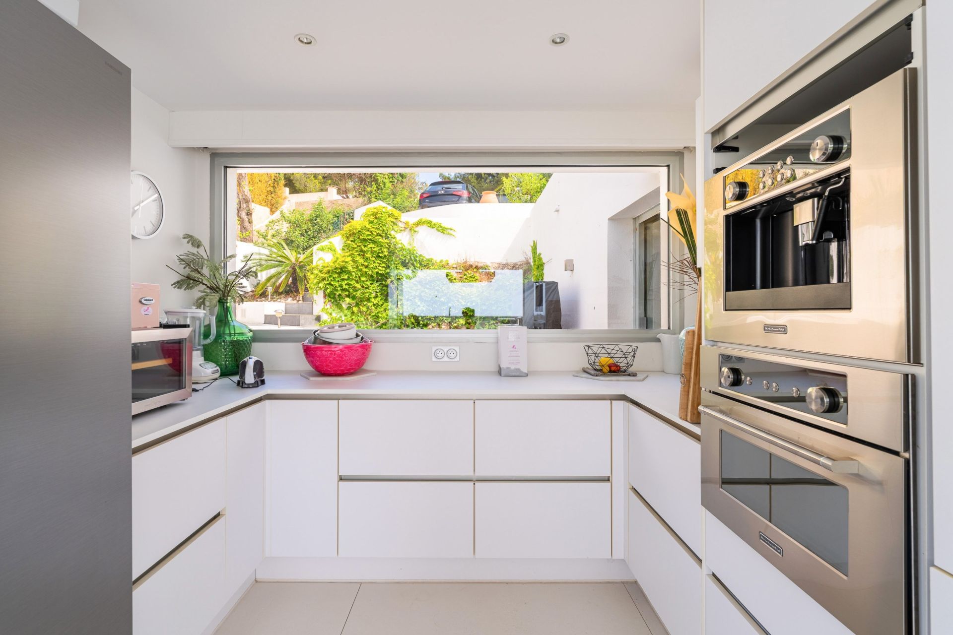 contemporary house 8 Rooms for sale on CASSIS (13260)