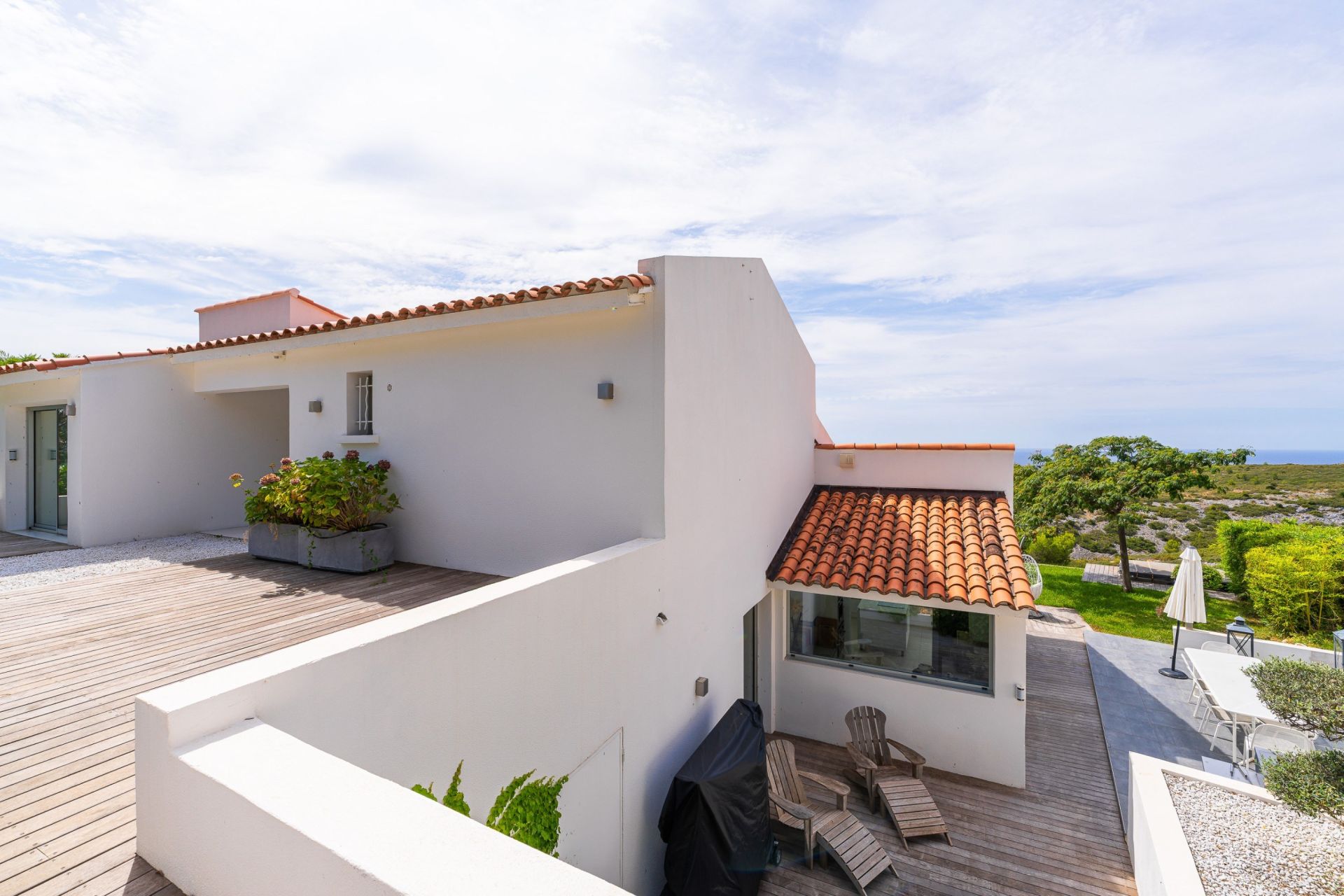 contemporary house 8 Rooms for sale on CASSIS (13260)