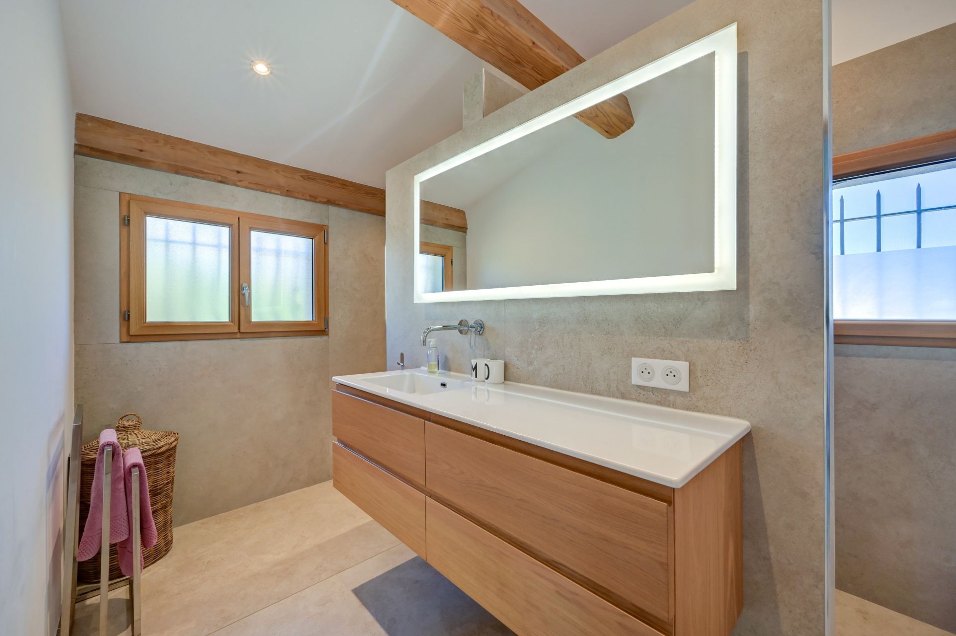 luxury house 5 Rooms for sale on LA CIOTAT (13600)