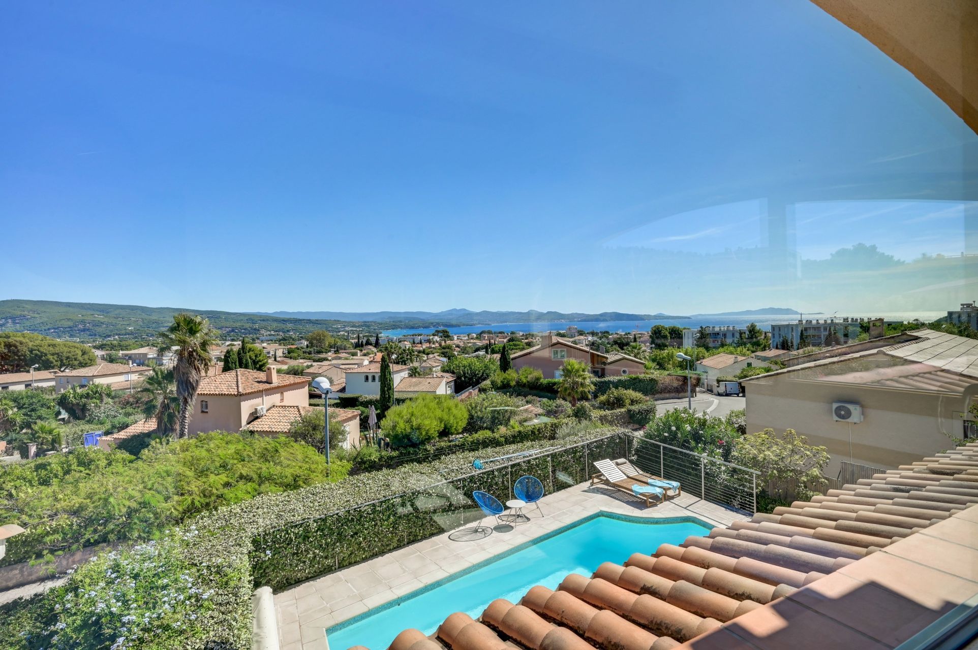 luxury house 5 Rooms for sale on LA CIOTAT (13600)