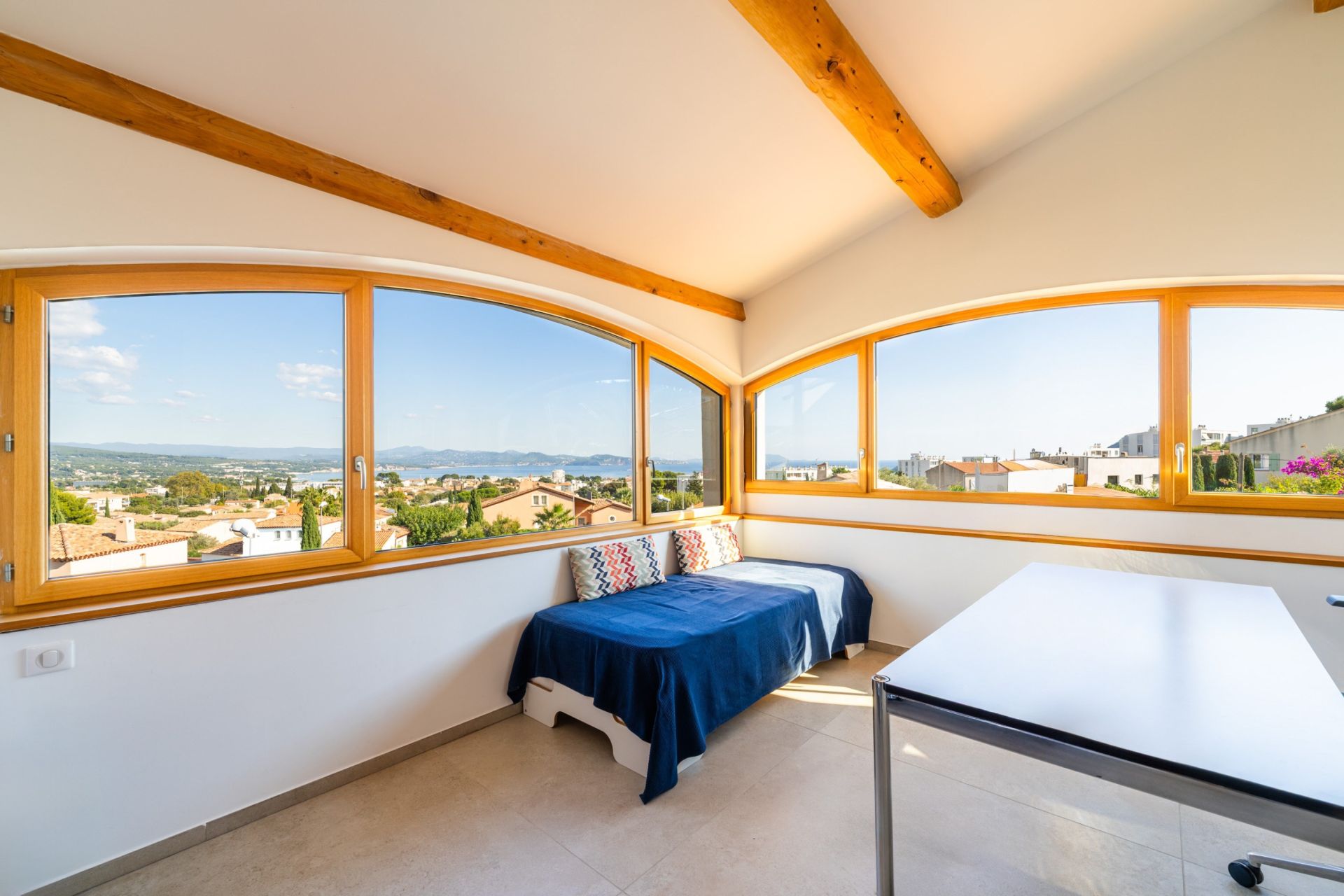 luxury house 5 Rooms for sale on LA CIOTAT (13600)