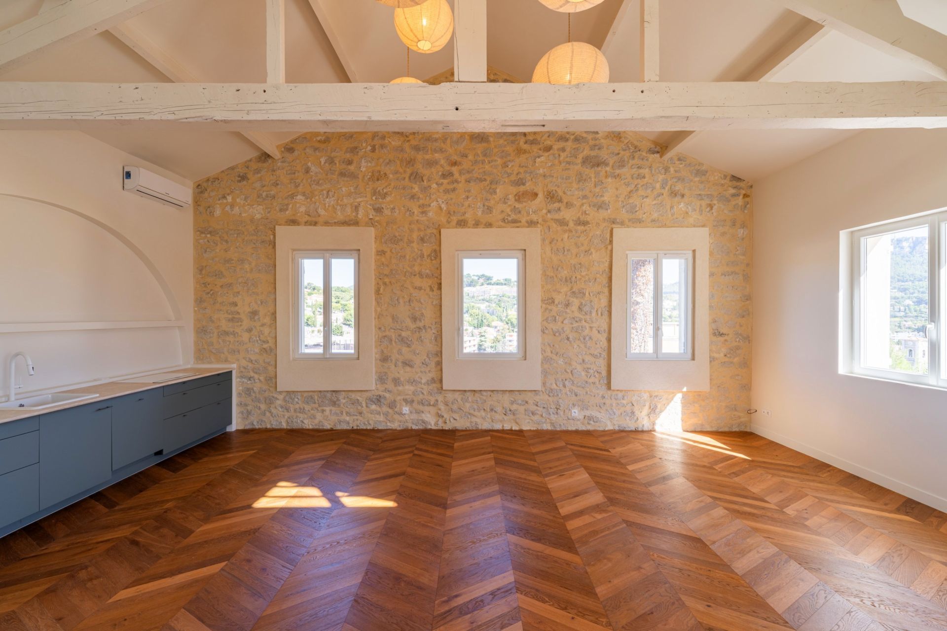 luxury house 6 Rooms for sale on CASSIS (13260)