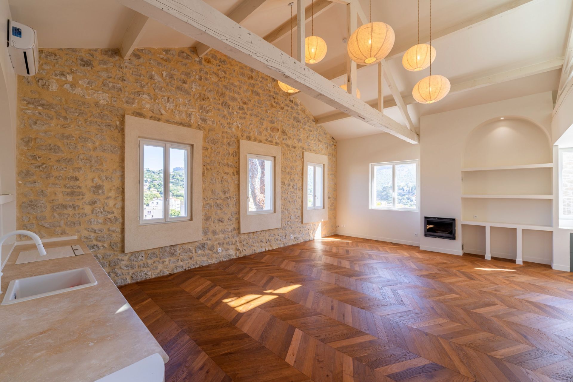 luxury house 6 Rooms for sale on CASSIS (13260)